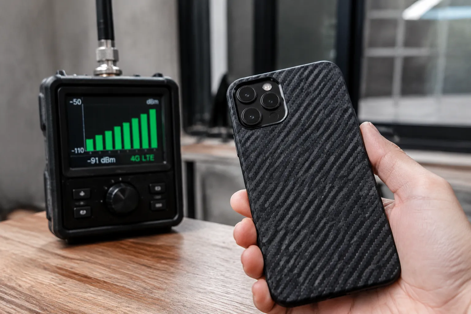 Does Carbon Fiber Kill Your Bars? A Signal Strength Test on Phone Cases